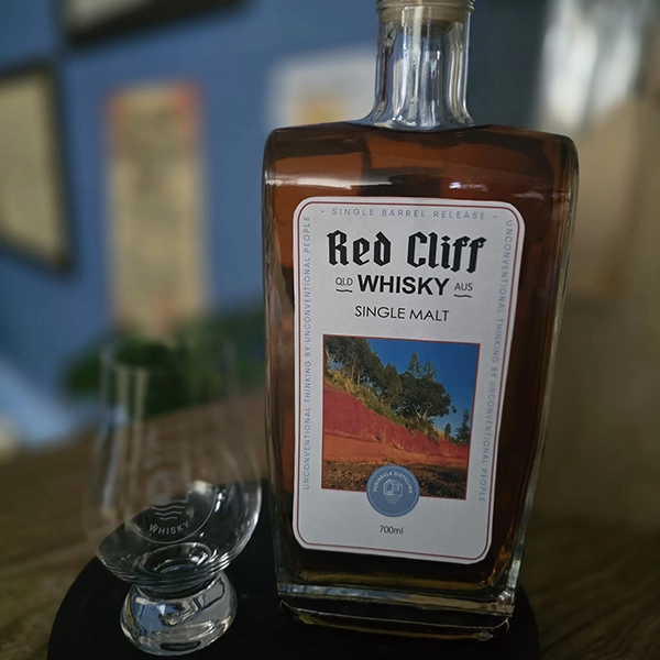 Red Cliff Whisky Single Malt Concept + Engraved Glass